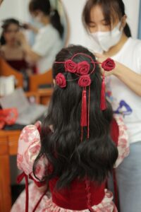 Accessory with Roses on Girl Hair